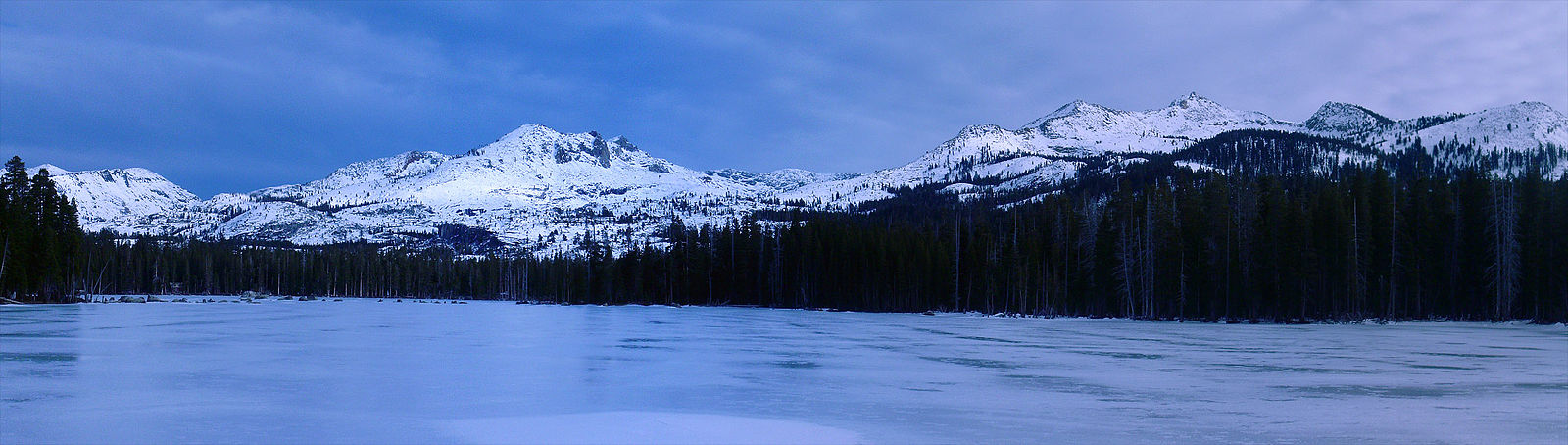 Wikimedia Commons Lake ice freeze
