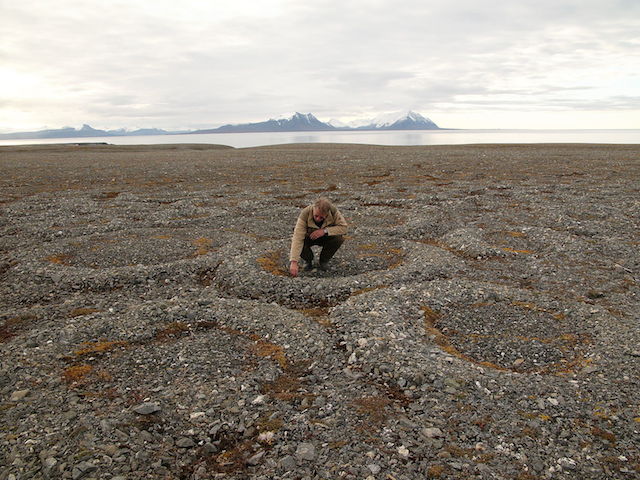 Hannes Grobe 21:14, 26 October 2007 (UTC) Person standing on top of stone circles